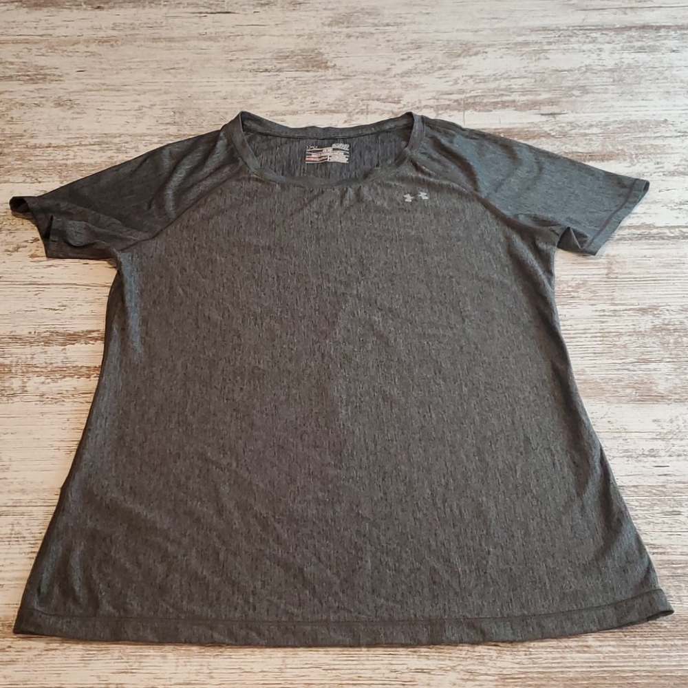Womens Under Armour fitted shirt size small gray